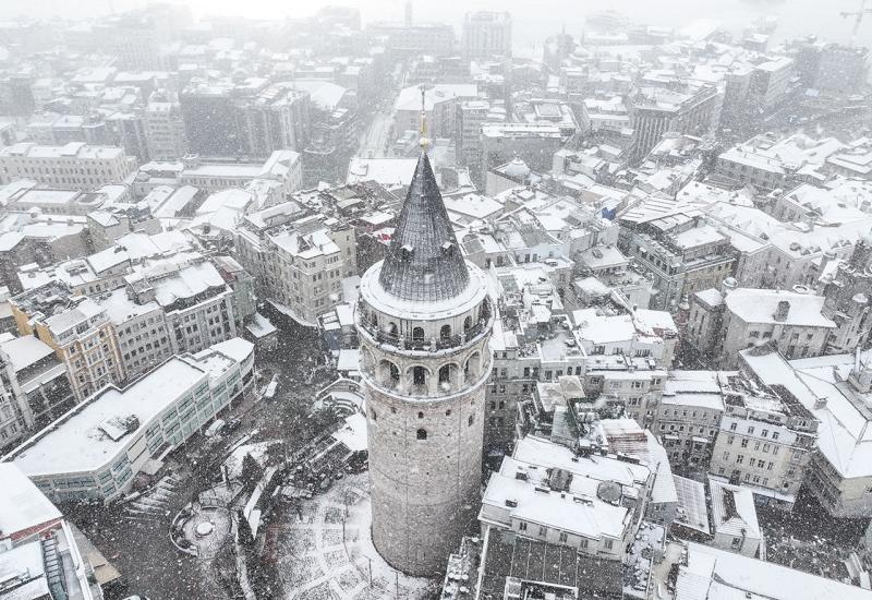 Zimska bajka u Istanbulu: Snježne pahulje prekrile kultne znamenitosti - Snježni prekrivač u Istanbulu: Zimska idila na dva kontinenta