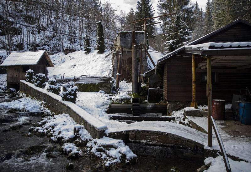 Zanat koji prkosi vremenu: Kovači iz Oćevije i dalje kuju željezo po starom principu - Posljednje kovačnice u Europi: Obitelj Jozeljić čuva stoljetnu tradiciju