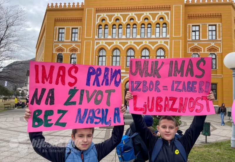 FOTO | Mostarski školarci jasno poručili: "Imaš pravo na život bez nasilja" 