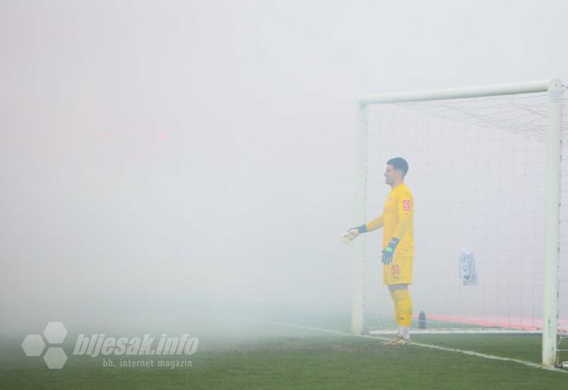 Mostarski gradski derbi na Dan neovisnosti - Derbi triput prekidan, Bilbija pogodio vratnicu