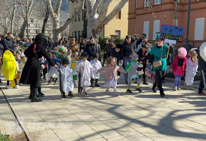 Mostar: Dječja karnevalska povorka pokazala svu bogatu maštu mališana - Mostar: Dječja karnevalska povorka pokazala svu bogatu maštu mališana
