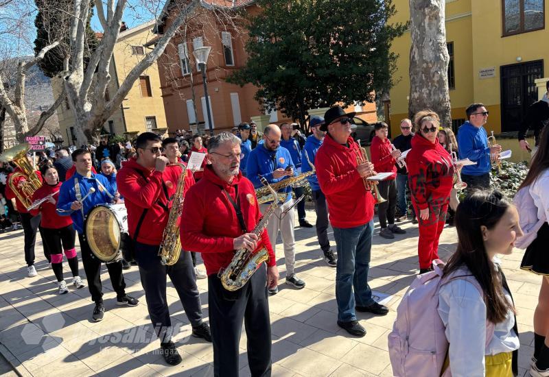 Mostar: Dječja karnevalska povorka pokazala svu bogatu maštu mališana - Mostar: Dječja karnevalska povorka pokazala svu bogatu maštu mališana