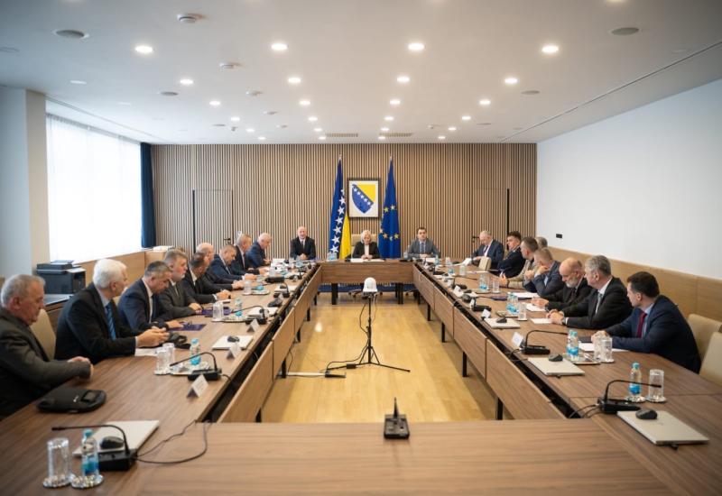 Krišto s rukovoditeljima policijskih i sigurnosnih agencija BiH - Krišto s rukovoditeljima policijskih i sigurnosnih agencija BiH: Situacija je stabilna 