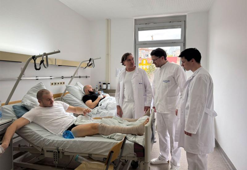 Operacioni tim bolnice Abdulah Nakaš - Nova usluga: Rekonstrukcija prednjeg križnog ligamenta koljena