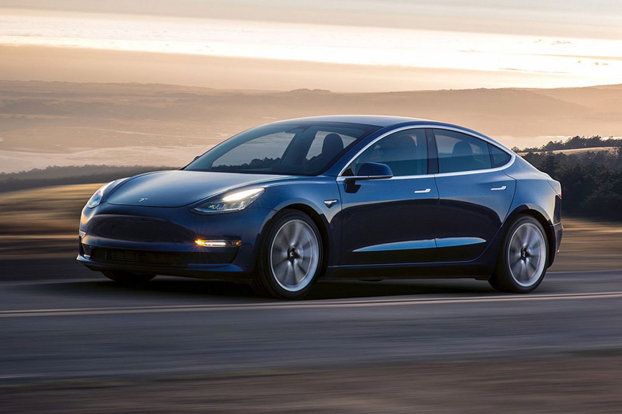 Tesla auto cijena